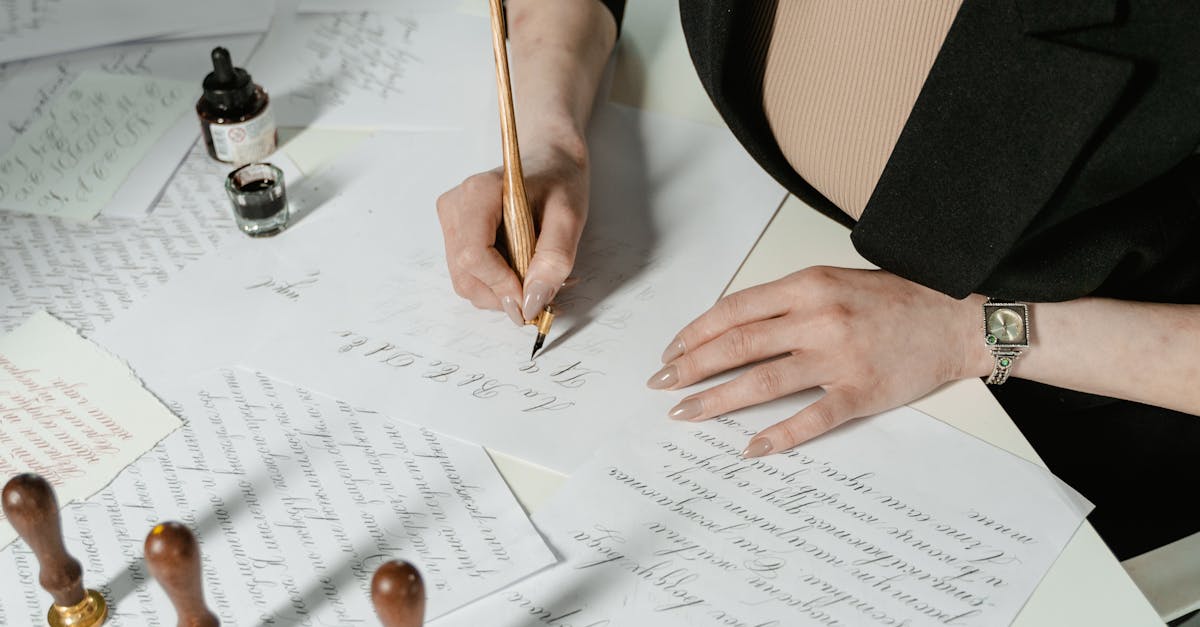 découvrez notre guide complet des lettres cursives arabes pour apprendre à écrire avec élégance et fluidité.