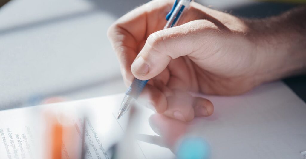 découvrez les différentes formes des lettres arabes et leur utilisation dans l'écriture arabe traditionnelle et moderne.