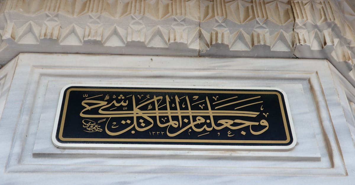 découvrez des ressources complètes pour apprendre et maîtriser l'écriture arabe, incluant des guides, des exercices et des outils pédagogiques adaptés à tous les niveaux.