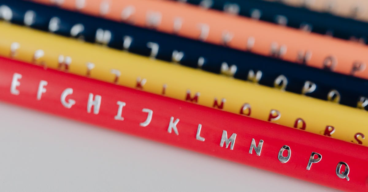 exercez-vous à l'alphabet arabe avec des activités interactives et ludiques pour maîtriser les lettres et leur prononciation facilement.