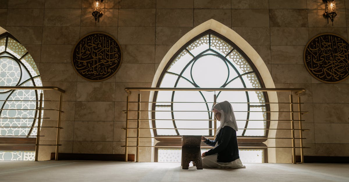 découvrez l'art raffiné de la calligraphie arabe, une tradition millénaire mêlant beauté esthétique et richesse culturelle pour sublimer les mots.